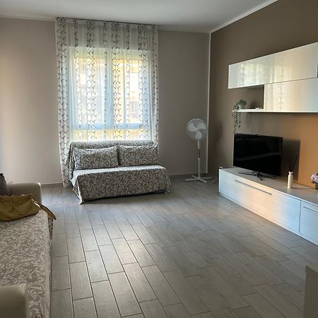 Appartamento Veronica, Per Lavoro E Relax Corsico Luaran gambar